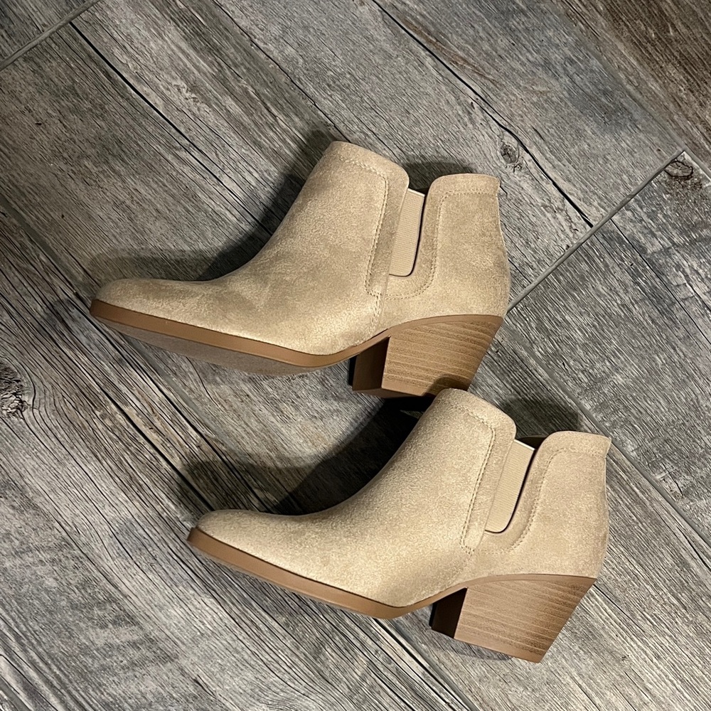 Soda Women's Beige Ankle Booties